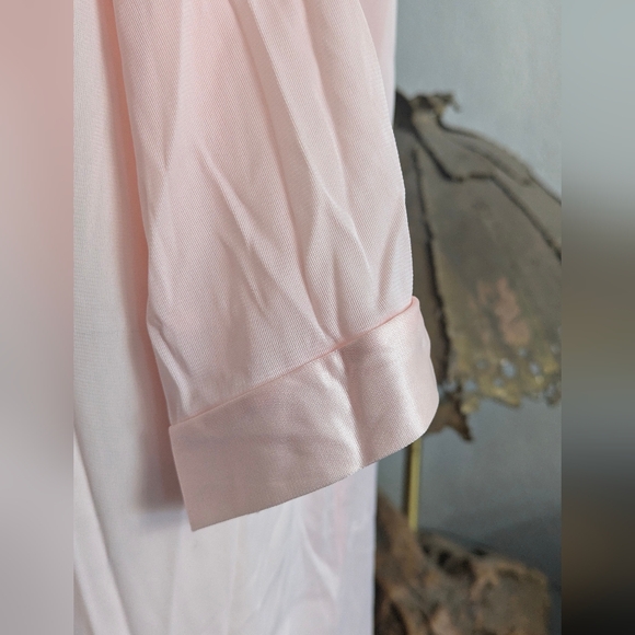 Vintage 70s-80s Vanity Fair Women's Light Pink Nylon Robe Intimates Size L - Picture 8 of 9